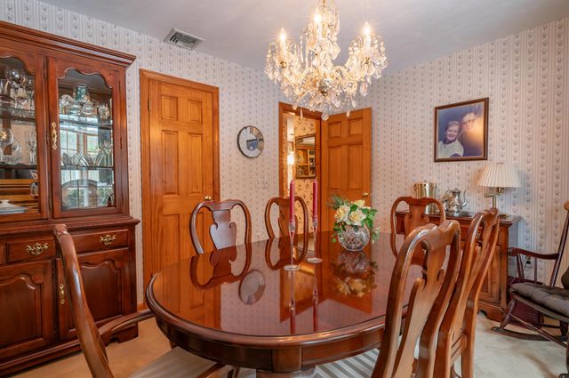 226 Amesbury Road, Kensington, NH 03833