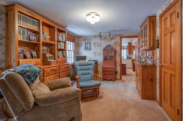 226 Amesbury Road, Kensington, NH 03833