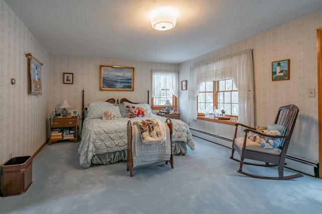 226 Amesbury Road, Kensington, NH 03833