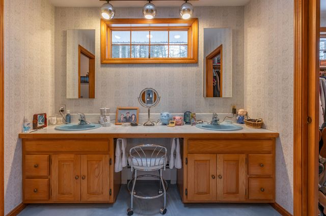 226 Amesbury Road, Kensington, NH 03833