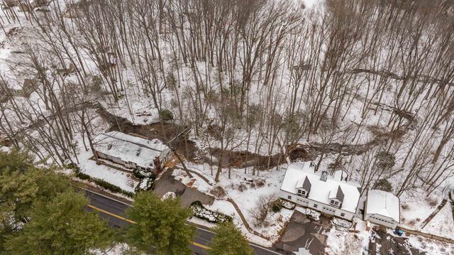 226 Amesbury Road, Kensington, NH 03833