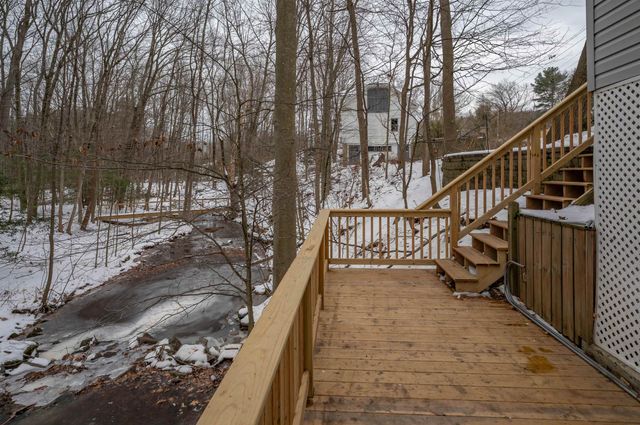 226 Amesbury Road, Kensington, NH 03833