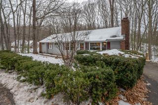 226 Amesbury Road, Kensington, NH 03833