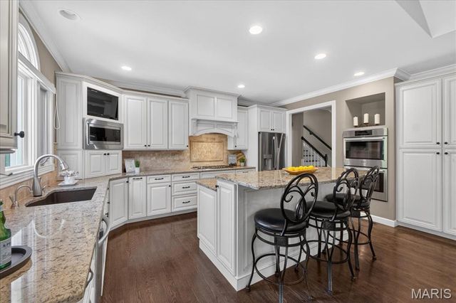 18009 Tara Woods Court, Chesterfield, MO 63005