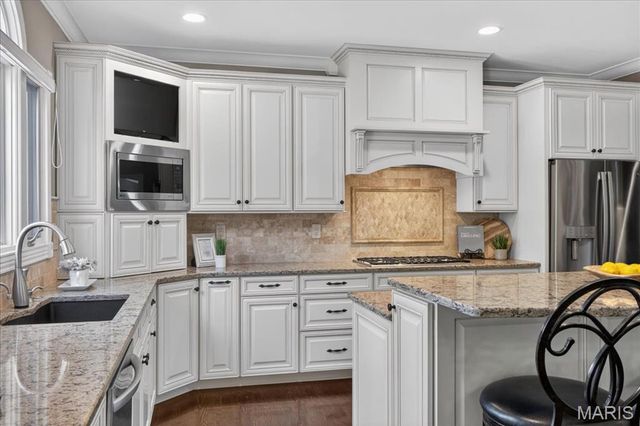 18009 Tara Woods Court, Chesterfield, MO 63005