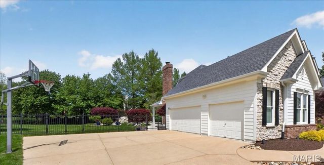 18009 Tara Woods Court, Chesterfield, MO 63005