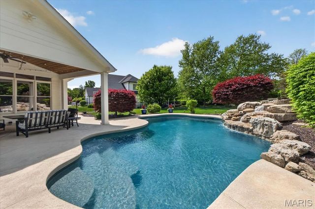 18009 Tara Woods Court, Chesterfield, MO 63005