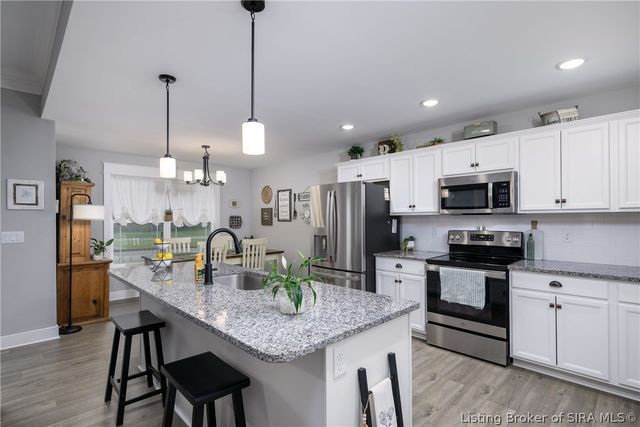 4242 Recreation Way, Jeffersonville, IN 47130