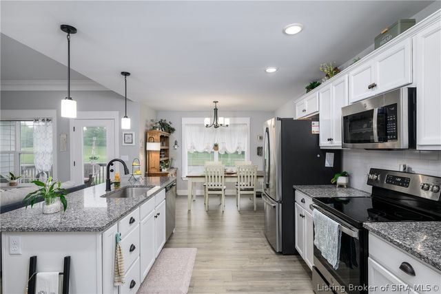 4242 Recreation Way, Jeffersonville, IN 47130