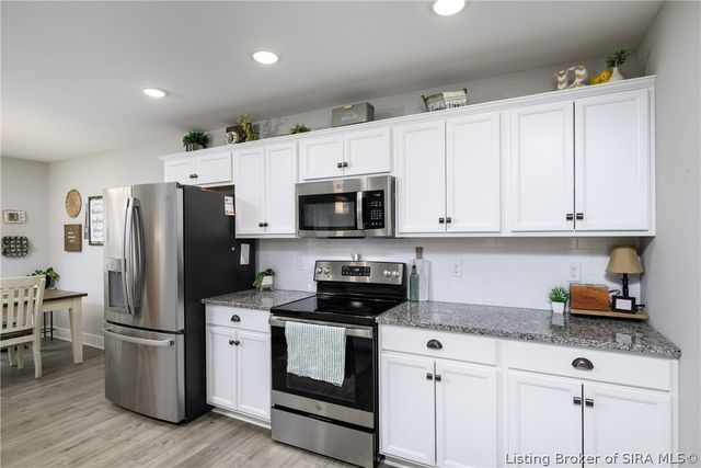 4242 Recreation Way, Jeffersonville, IN 47130