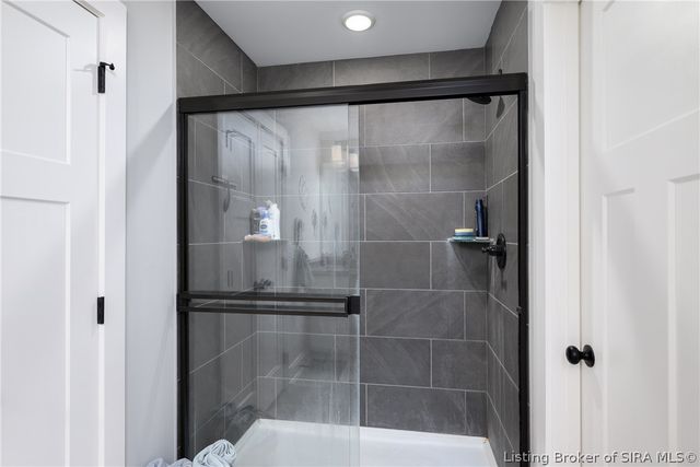 4242 Recreation Way, Jeffersonville, IN 47130