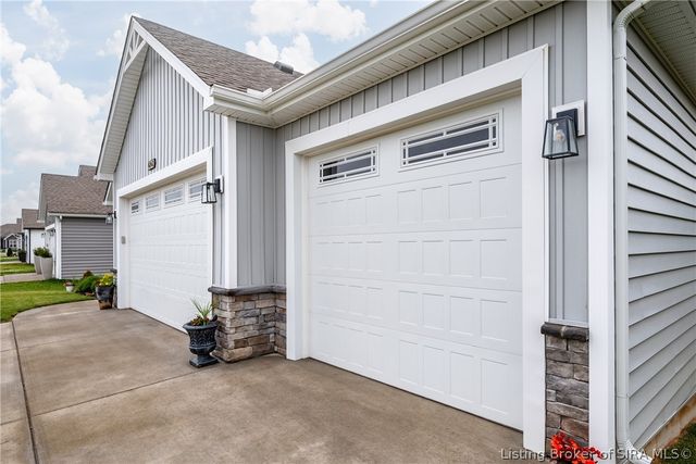 4242 Recreation Way, Jeffersonville, IN 47130