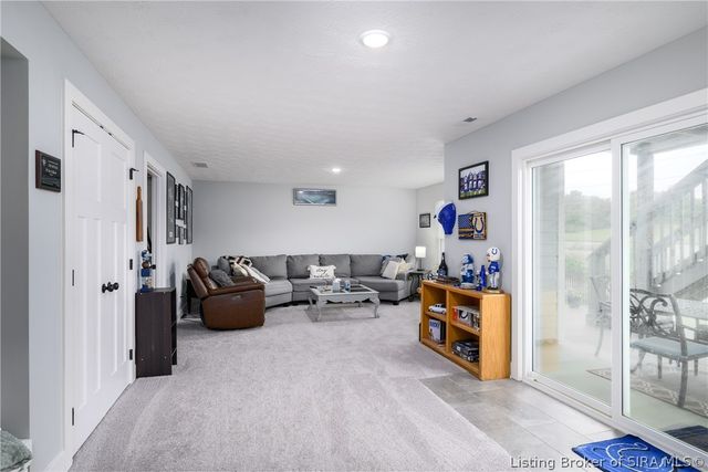 4242 Recreation Way, Jeffersonville, IN 47130