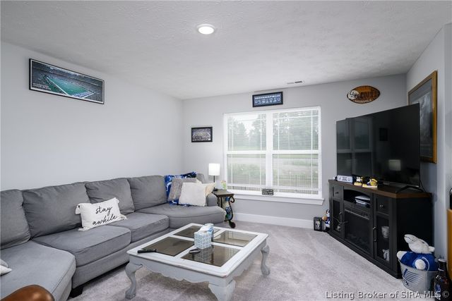 4242 Recreation Way, Jeffersonville, IN 47130