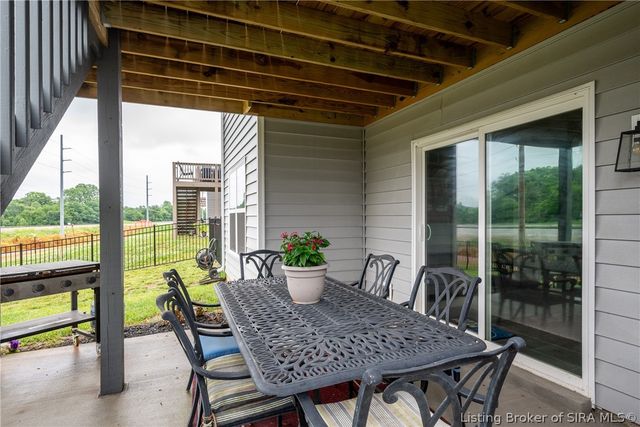 4242 Recreation Way, Jeffersonville, IN 47130