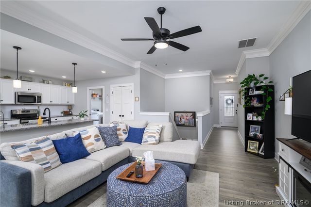 4242 Recreation Way, Jeffersonville, IN 47130