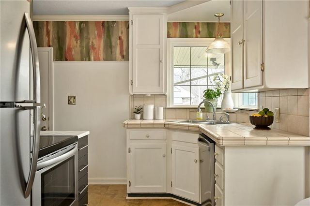 5005 Sycamore Drive, Roeland Park, KS 66205