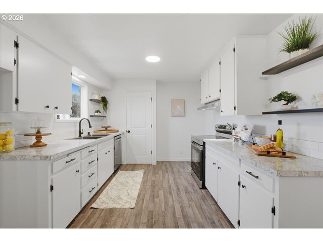 132 GREEN ACRES Dr, Castle Rock, WA 98611