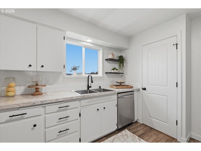 132 GREEN ACRES Dr, Castle Rock, WA 98611