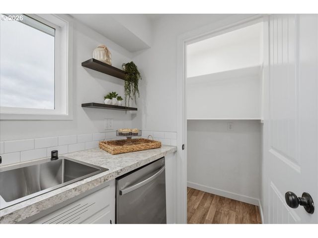 132 GREEN ACRES Dr, Castle Rock, WA 98611