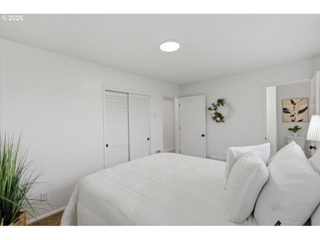 132 GREEN ACRES Dr, Castle Rock, WA 98611
