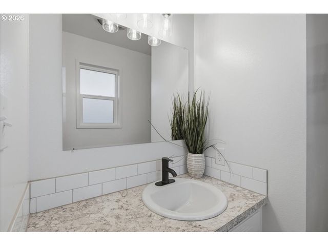 132 GREEN ACRES Dr, Castle Rock, WA 98611