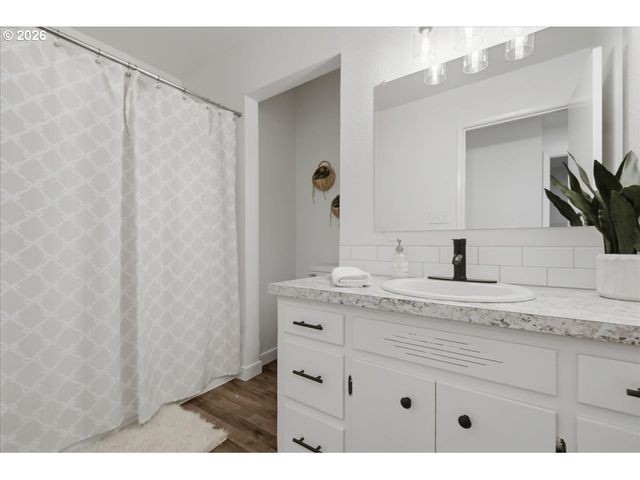 132 GREEN ACRES Dr, Castle Rock, WA 98611