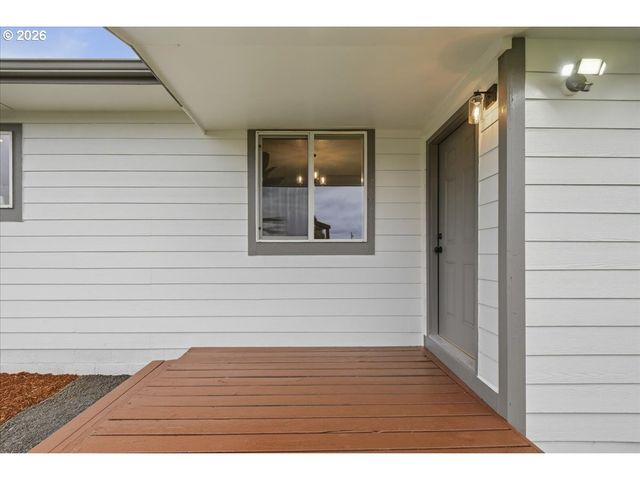 132 GREEN ACRES Dr, Castle Rock, WA 98611