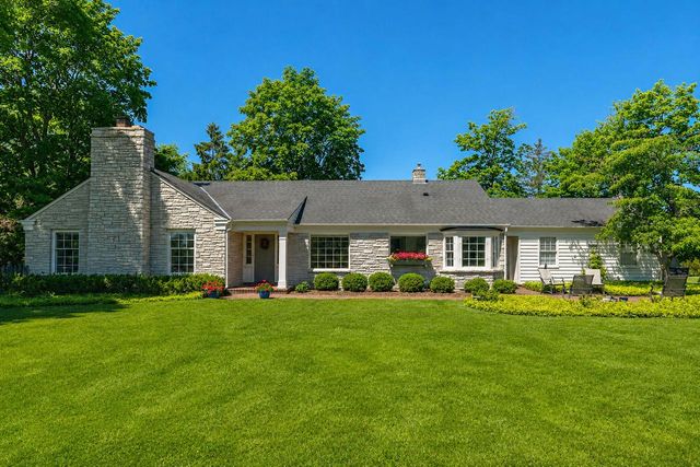 9321 N Tennyson DRIVE, Bayside, WI 53217