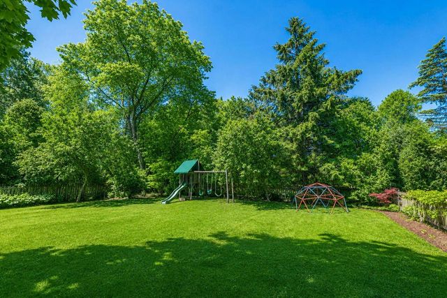 9321 N Tennyson DRIVE, Bayside, WI 53217