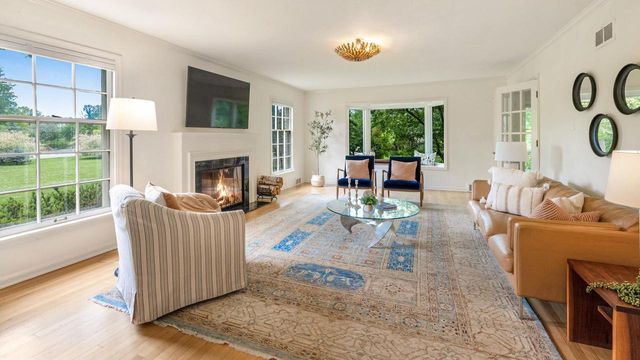 9321 N Tennyson DRIVE, Bayside, WI 53217