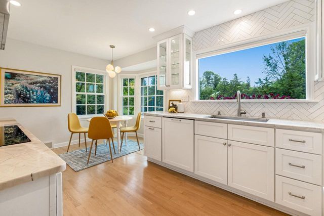 9321 N Tennyson DRIVE, Bayside, WI 53217