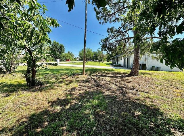 3215 Oakwood Drive, Edmond, OK 73013
