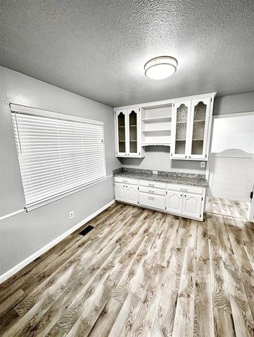 3215 Oakwood Drive, Edmond, OK 73013