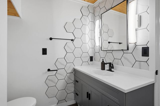 6445 N WAGON TRAIL RD, Columbia, MO 65202