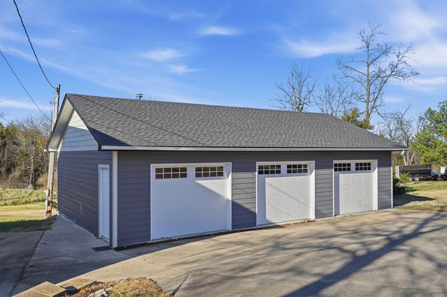 6445 N WAGON TRAIL RD, Columbia, MO 65202