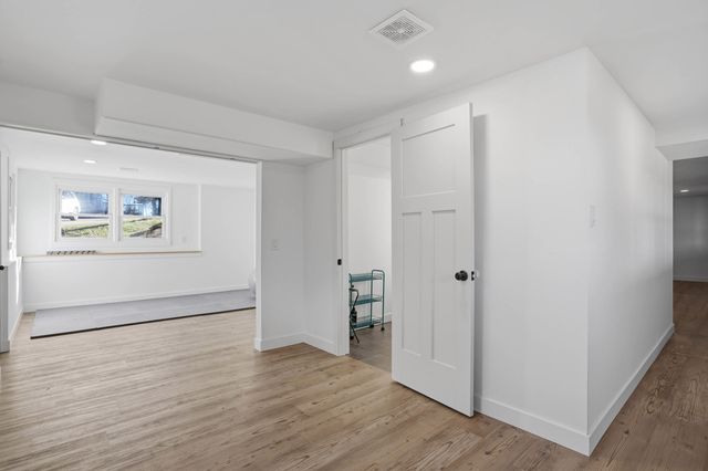 6445 N WAGON TRAIL RD, Columbia, MO 65202