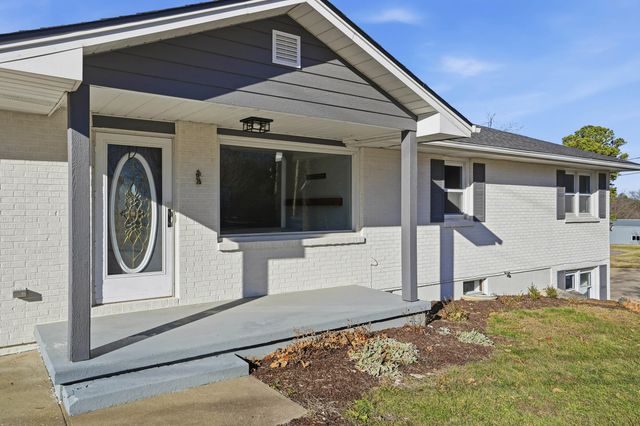 6445 N WAGON TRAIL RD, Columbia, MO 65202