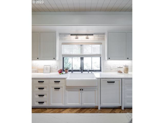 33723 VAN DUYN Rd, Eugene, OR 97408