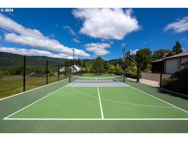 33723 VAN DUYN Rd, Eugene, OR 97408