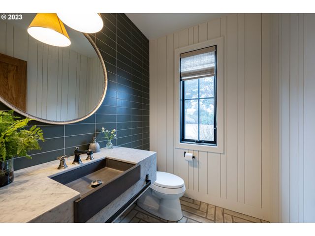 33723 VAN DUYN Rd, Eugene, OR 97408