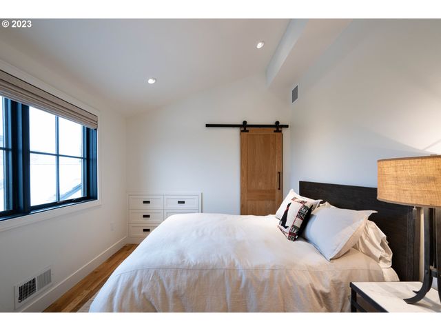 33723 VAN DUYN Rd, Eugene, OR 97408