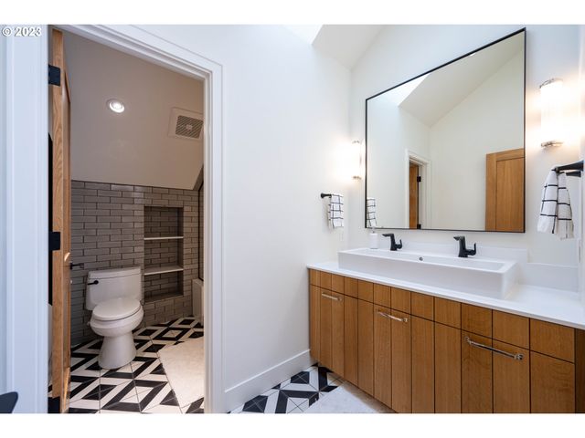 33723 VAN DUYN Rd, Eugene, OR 97408