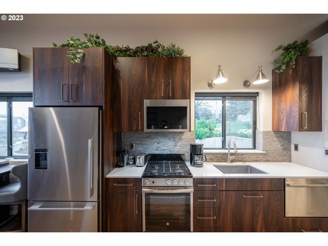 33723 VAN DUYN Rd, Eugene, OR 97408