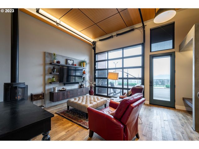 33723 VAN DUYN Rd, Eugene, OR 97408