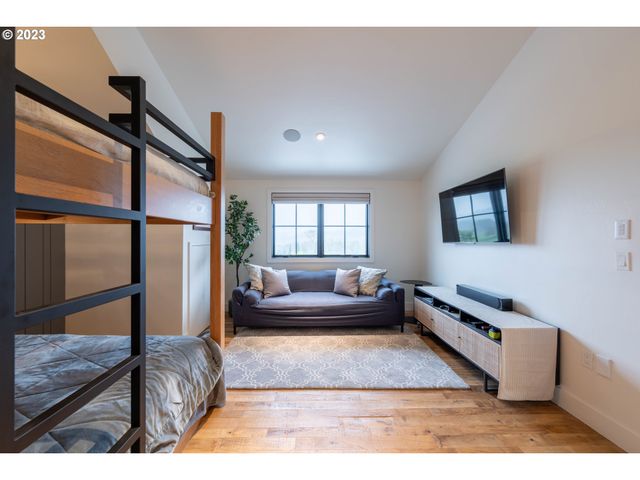 33723 VAN DUYN Rd, Eugene, OR 97408