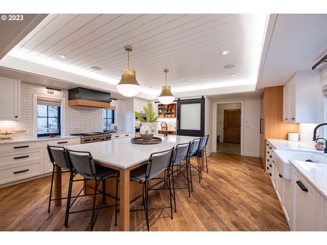 33723 VAN DUYN Rd, Eugene, OR 97408