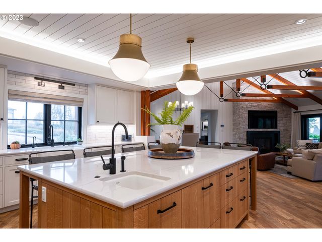 33723 VAN DUYN Rd, Eugene, OR 97408