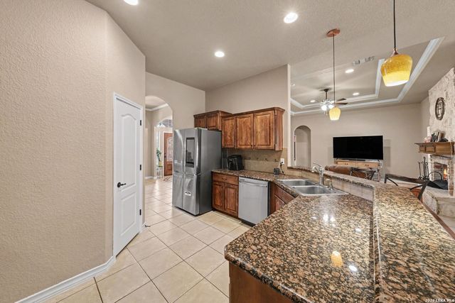 438 Rosewood Dr, La Vernia, TX 78121
