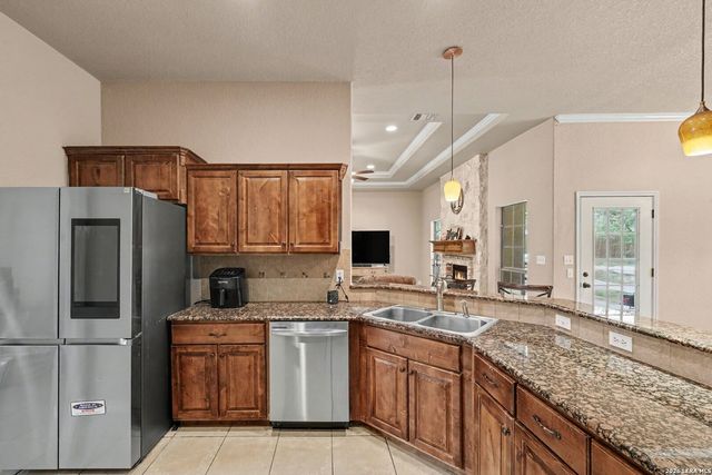 438 Rosewood Dr, La Vernia, TX 78121